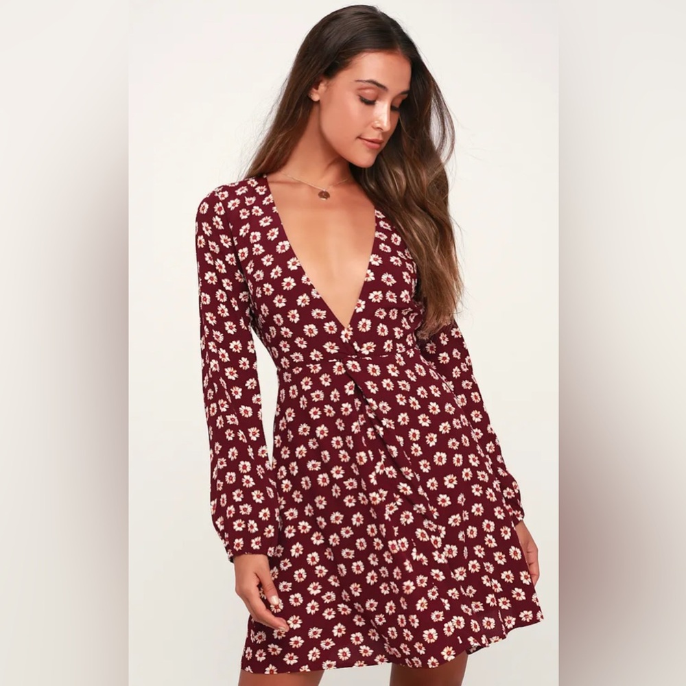 LuLus plunge neck mini floral dress 🌹 NWOT
